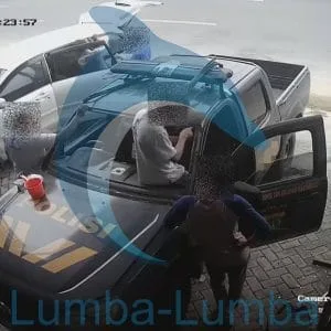 kaca depan ford ranger gen1