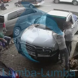 Kaca Depan Pintu Strada Triton